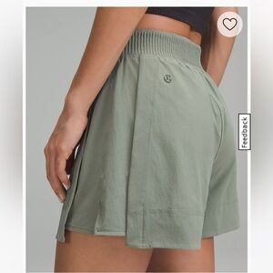 Lululemon Stretch Woven Relaxed-Fit High-Rise Short 4" - Large